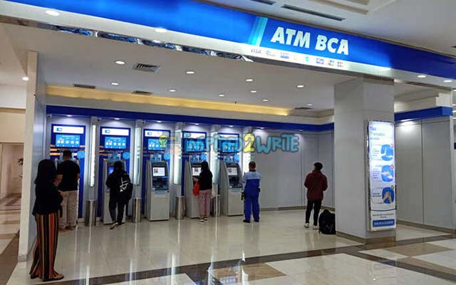 1. Kunjungi ATM BCA Terdekat